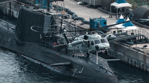 aviationblogs: ROKN UH-60P Black Hawk with Royal Navy HMS Astute Aug 2021 [8288 × 4662]