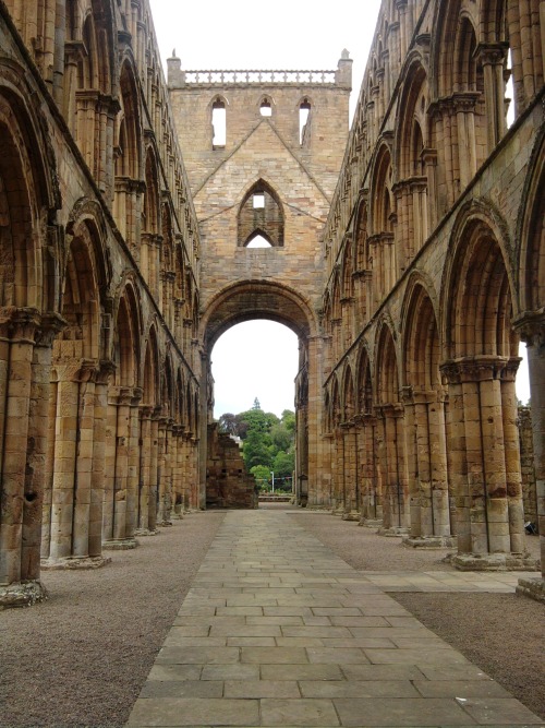 weavingthetapestry:Places to Go: Jedburgh AbbeyThe small borders town of Jedburgh (or, to use earlier terms, Gedwearde a