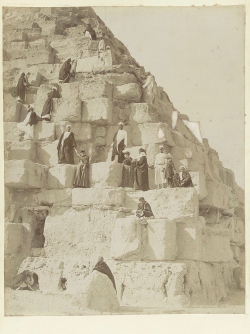 Αδελφοί Ζαγκάκη (Zangaki, c. 1880 - c. 1900) - Three women climb a pyramid under local guidance // h