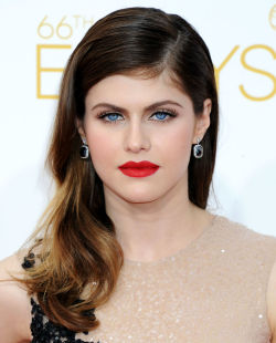 kn0wy0u:  Alexandra Daddario @ kn0wy0u.tumblr.com See all kn0wy0u-pictures of Alexandra Daddario