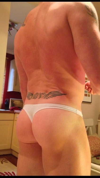 hard4dilfs:  Fuck this man is hot. Great underwear! 