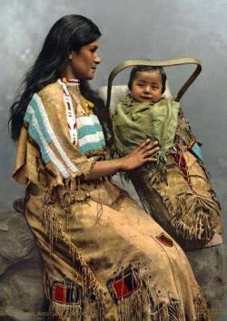 nativeamericannews: Chippewa Woman and Infant,