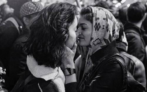 wlwvintage:Two women kissing in the middle of a Trump protest in NYC, 2016. Hennessy Vandheur.