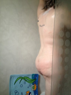 Sneaky shower shot of the wife ;)