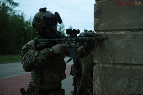 militaryarmament:  (Updated) In Exercise Flaming Sword, the Lithuanian military trained together with troops from the Latvian Special Operations Unit, Norwegian Special Forces and U.S. Navy SEALs. At the crack of dawn various small teams working together