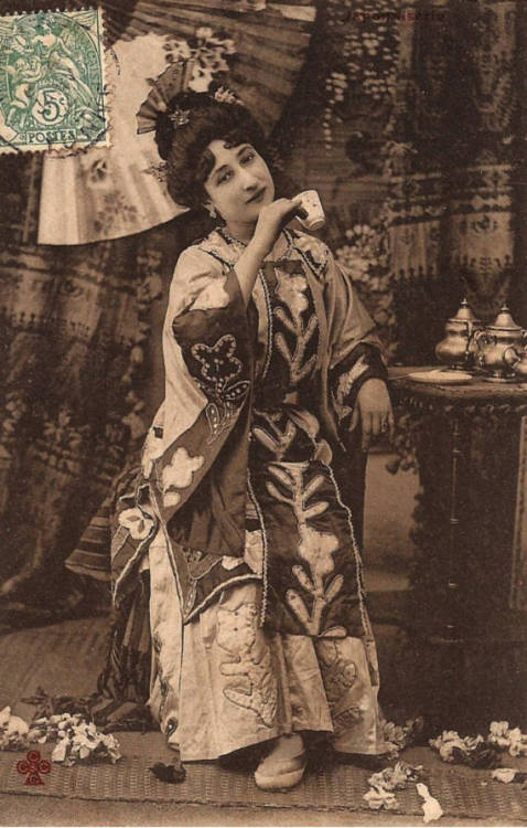 Edwardian Geisha Woman Exotic Portrait Drinking Tea in Japanese Kimono Costume Original 1905 Antique