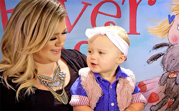 Kelly Clarkson announces children’s book with daughter River Rose“🎶😍📘
”