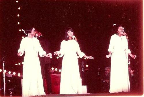 thecloudedminded: Cindy Birdsong’s first performance with The Supremes. April, 1967 at the Hol