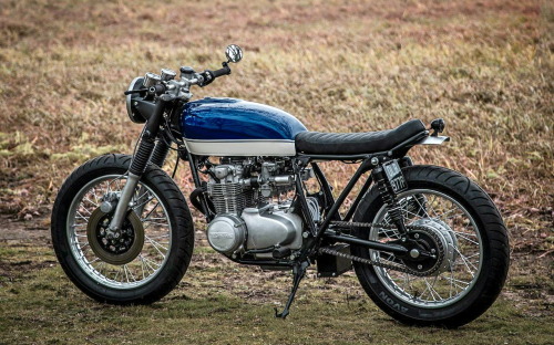 Sex caferacerpasion:  Honda CB550 Cafe Racer pictures