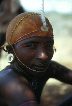 y-como-es-el:  a—fri—ca:  Samburu moran, Barseloi, Kenya, 1973 by Herbert M. Cole 