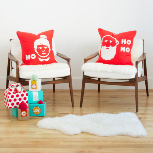 DIY Mr. and Mrs. Santa Claus HO Pillows Tutorial from an ebook by The Alison Show: http://thealisons