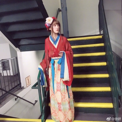 dressesofchina: Xu Jiao modern hanfu photoshoot/ shopping/ KFC ad campaign