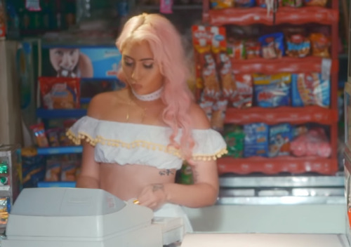 voulx:  Kali Uchis - Ridin Round, made in Colombia 