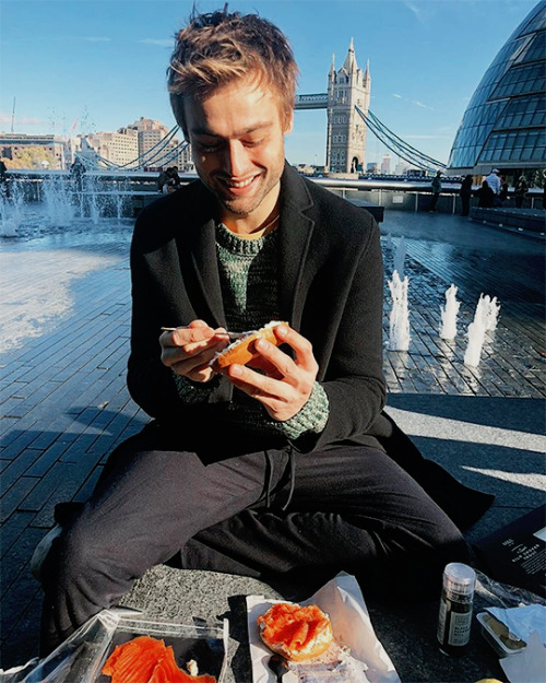 boothedits: douglasbooth: Pre-show picnic by the river