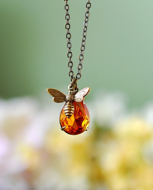 wickedclothes: Honey Bee and Honey Drop Necklace Crafted with a vintage, faceted, pear-shaped amber 