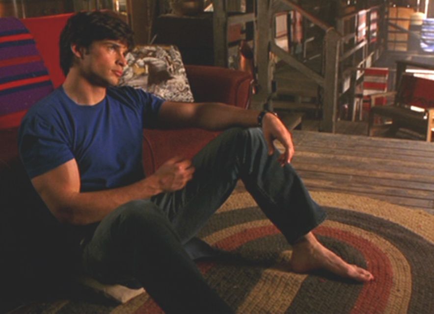 straightsuperherosubdued:  bestgayfeet:  Tom Welling (04)  LEX DRUGGED HIM INTO A