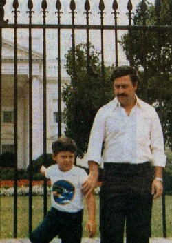 fuckthisblogshit:  jsrcklss:  Notorious drug lord Pablo Escobar and his son in front of the White House. 1980′s  My favorite picture on the Internet 