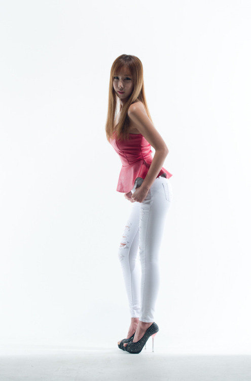 beolab5: Clubber Girl - Cheon Bo Young (천보영)