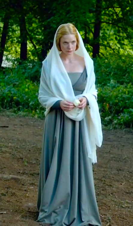 mademoisellelapiquante:Rebecca Ferguson as Elizabeth Woodville in The White Queen - 2013