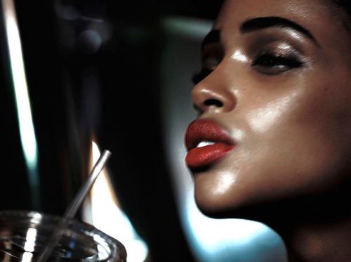 driflloon:aya jones for marc jacobs beauty