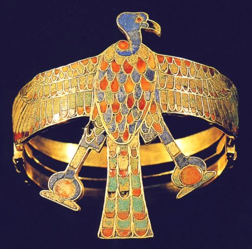 egypt-museum: Armlet of Queen Ahhotep IWhen it was found among the mummy’s hair, this gold arm