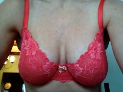 Soccer-Mom-Marie: Soccer-Mom-Marie:   Sassysexymilf:   I Know, It’s Just A Bra