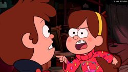 australet789:  GUYS LOOK AT MABEL’S SWEATER!IT’S