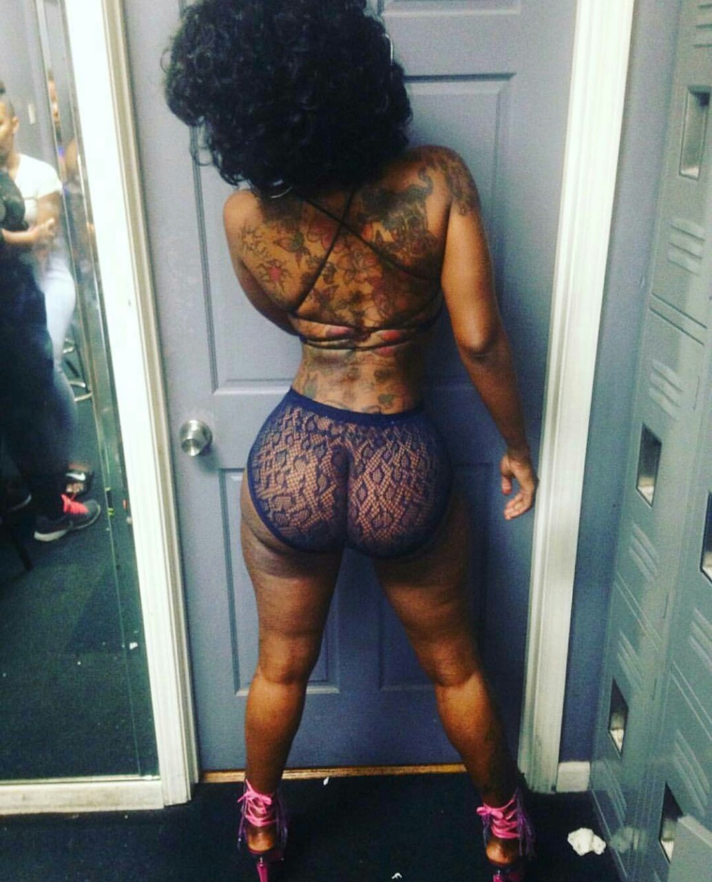 THAT&rsquo;S A BOOTYFUL VIEW!