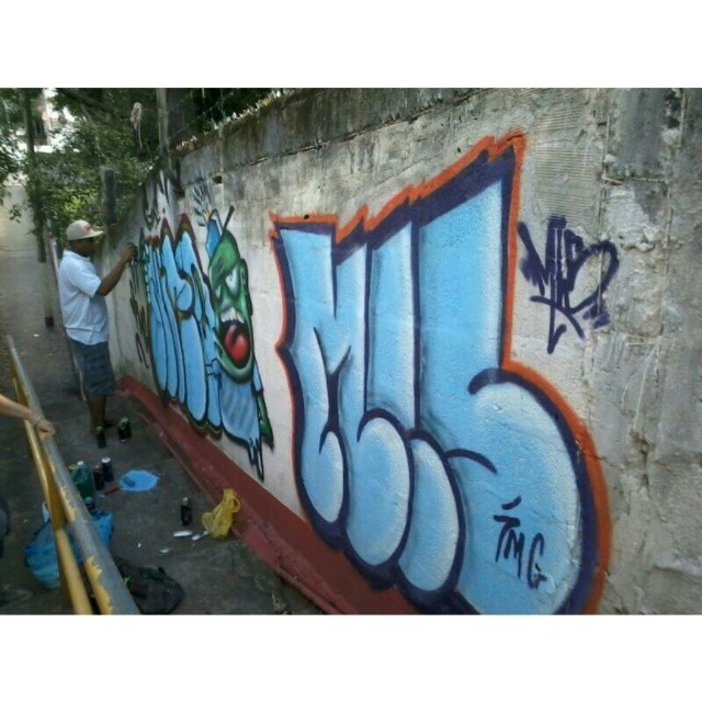 Várias dicas do Discovery hj no role #graff #throwup #bomdia