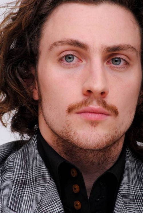 mortizjano:  Aaron Johnson