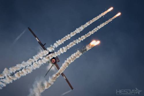 toocatsoriginals:  Finnish F-18C Hornet - NATO Days 2014 Photo: Hesja Art 