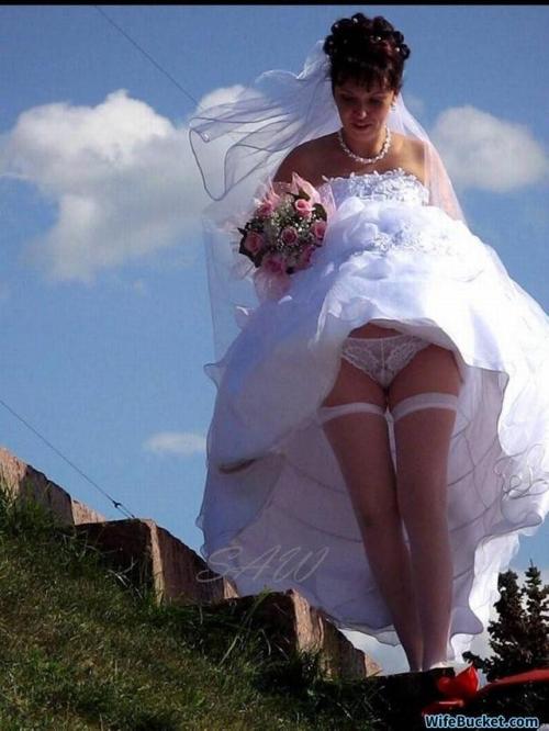 summer is the season for weddings! so here is our next hot bride, showing also her sexy panties, apa