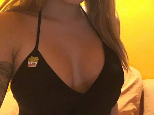 goldbloodedbabe:  “Hey tits” 🍟 (at porn pictures