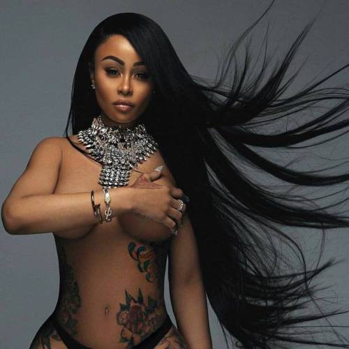 thegrocerylista1:#topnotch_baddies  Featured model @blacchyna