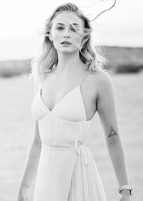 anneswheeler:Sophie Turner photographed forLouis Vuitton Tambour Horizon Campaign