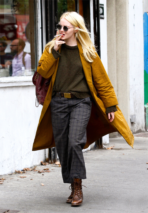 emmastonedaily: Emma Stone on the set of Netflix’s “Maniac” on August 14, 2017 in Manhattan, NYC