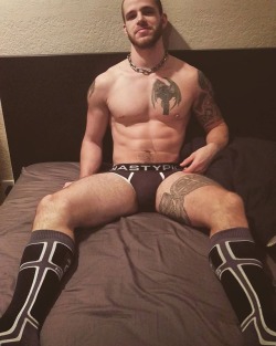 fuckyeahmalefeet:  ruggersox:  Sexy as hell