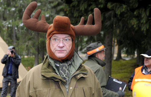 gehayi:ipostepicshit:the-absolute-best-posts:mother-rucker:King Carl XVI Gustaf of Sweden Wearing Si