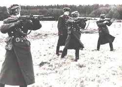 fuldagap:  Soviet Army train with a AK-74