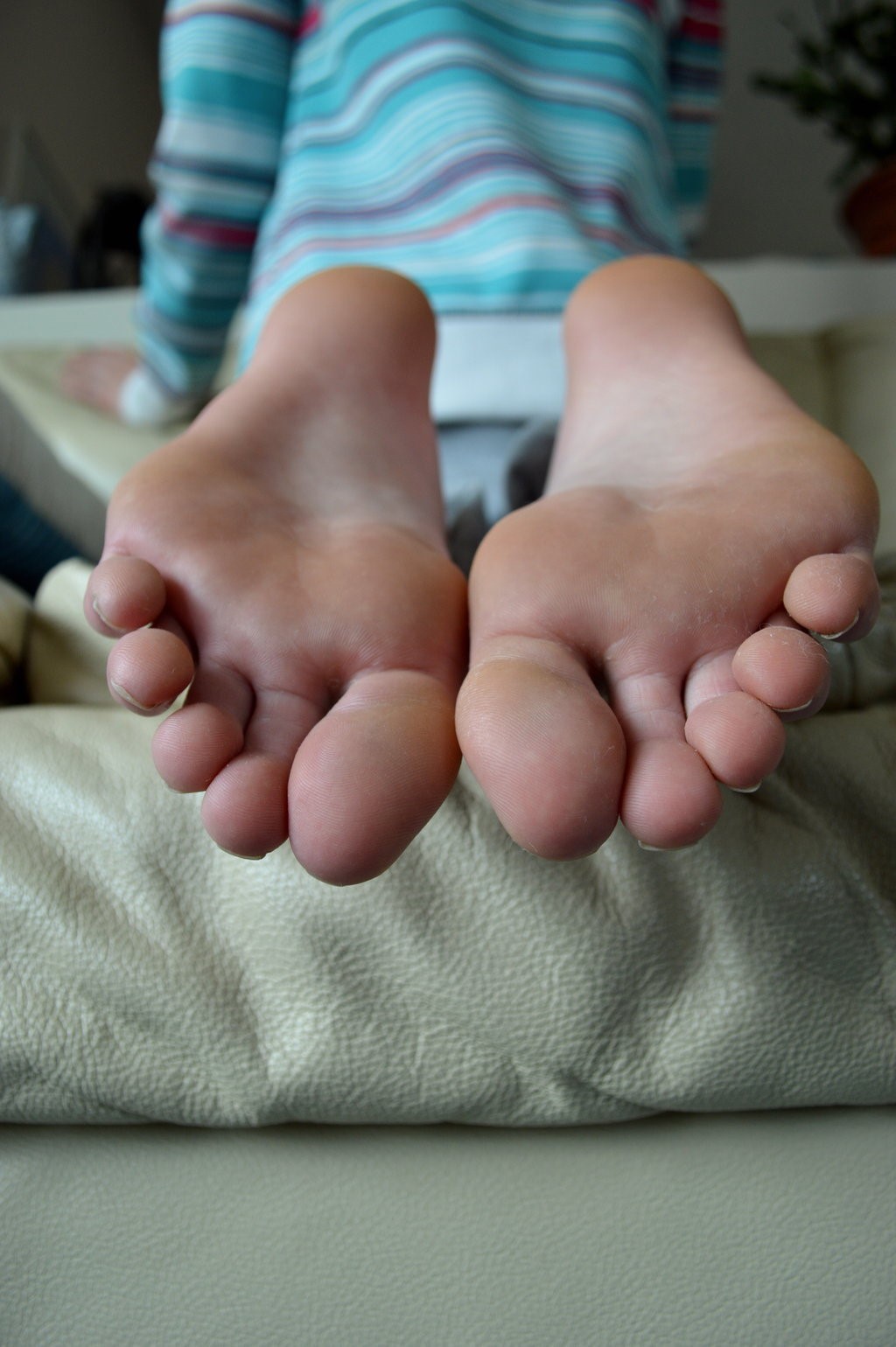 cutegirlmarcella:  My foot fetish and she has a foot fetish
