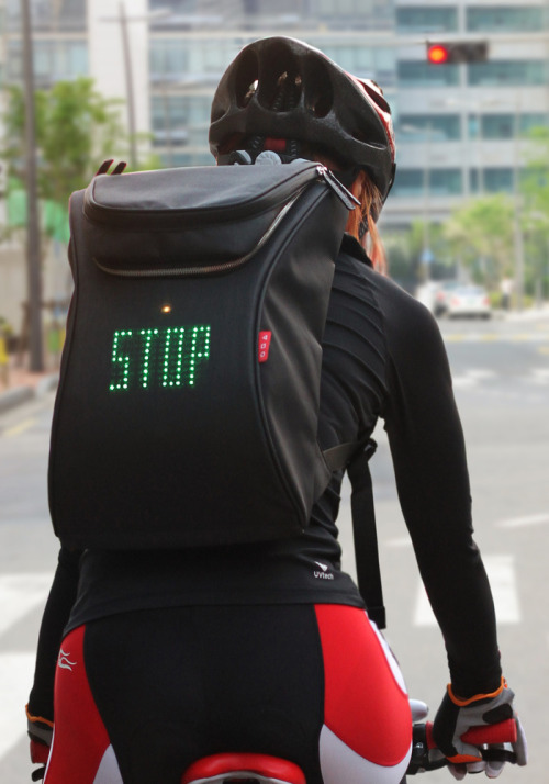 tristianmakhai: jackyan: jebiga-design-magazine: Finally! SEIL Bag - LED Equipped for Cyclists Sourc