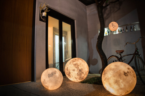 sixpenceee:  Lanterns That Look Like the Moon Taiwanese design firm Acorn Studio recently announced a new lighting system that mimics the color and shape of a moon. Luna is a dimmable halogen light housed inside a glass fiber and non-toxic latex housing