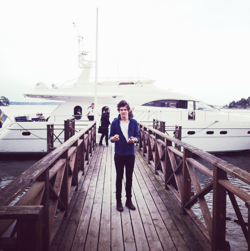 dailyonedirection:  @carlfalkmusicL: Thx for the boat ride yesterday @harrystyles