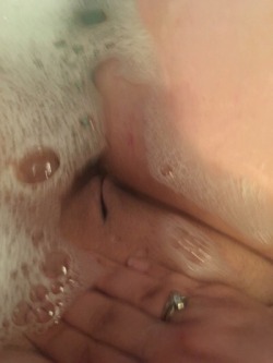 hunkykindofguy:  Bath time and wet pussy
