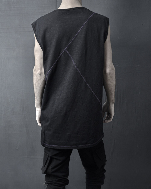 minoar: Explore individual pieces online: Angular Segment Sleeveless Top FREE Worldwide Deliveries &