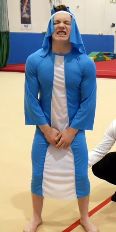 malecelebunderwear:  finelookinguys:Nile Wilson Well I certainly wasn’t expecting that.