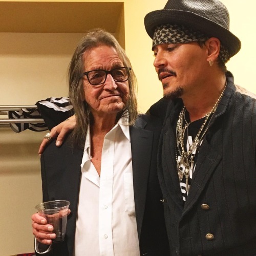 only-johnny-depp: TBT: Johnny and George Jung, last May 18 on the backstage of the last Hollywood Va