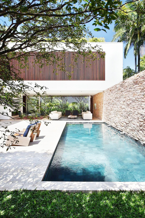 life1nmotion: AH House by Studio Guilherme Torres