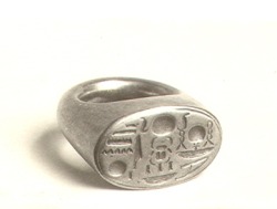 met-egyptian-art:  Signet Ring with Tutankhamun’s Throne Name via Egyptian ArtMedium: GoldGift of Edward S. Harkness, 1922 Metropolitan Museum of Art, New York, NYhttp://www.metmuseum.org/art/collection/search/549200