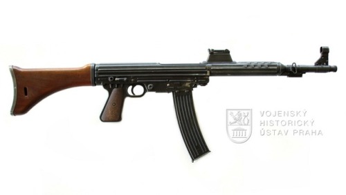 MKb 42 (W) - German assault rifle Maschinen Karabiner 42 (W)The development of a cartridge of medium